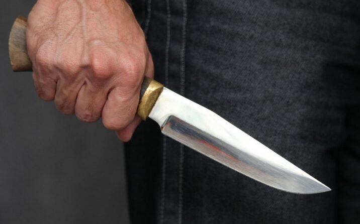 Ağdaşda 17 yaşlı oğlan anasını bıçaqlayıb Ağdaşda 17 yaşlı oğlan anasını bıçaqlayıb