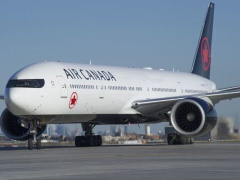 Heydər Əliyev Beynəlxalq Aeroportuna qəza enişi edən Toronto-Dehli reysinin sərnişinləri yola salınıb