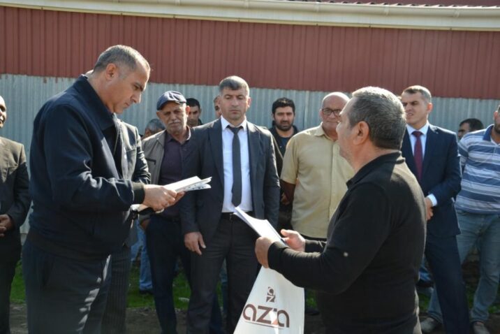 Xəlfələr kənd sakinlərinin müraciətləri “Açıq mikrofon”da…