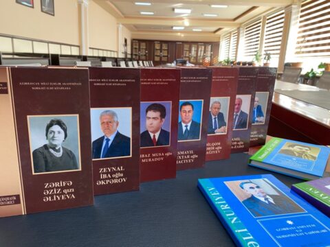 AMEA-nın Mərkəzi Elmi Kitabxanası BDU-ya 49 adda biblioqrafik göstərici hədiyyə edib
