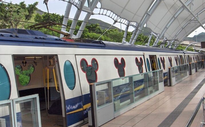 Honq-Konq metrosunda qatarlar toqquşub, yaralılar var Honq-Konq metrosunda qatarlar toqquşub, yaralılar var