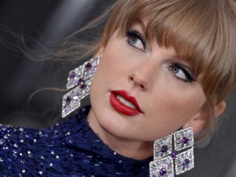 Teylor Svift rəsmən milyarder oldu