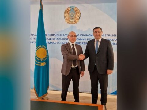 Azərbaycan səfiri Qazaxıstanın iqtisadiyyat naziri ilə görüşüb