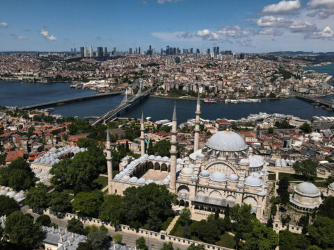 Türkiyədə yaşayış icazəsi almaq üçün tələblər sərtləşdirilib