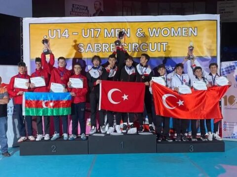 Azərbaycanın qılıncoynatma yığması beynəlxalq turnirdə gümüş medal qazanıb