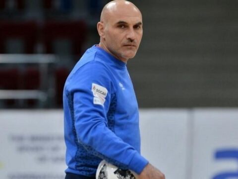 “Məktəblərdən, küçələrdən, ordan-burdan oyunçular tapmalıyam”