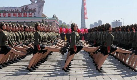 Şimali Koreya Rusiyaya 1000 konteyner hərbi texnika yollayıb