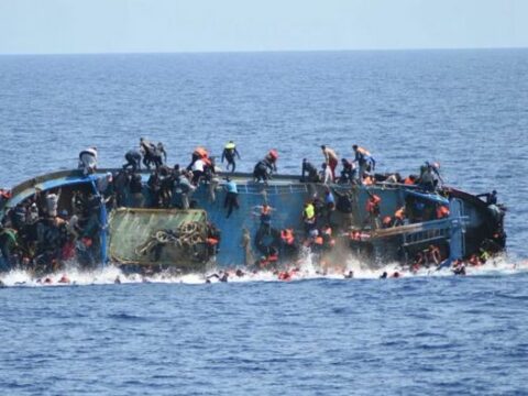 Sahildə qayıq batdı: Azı 61 nəfər suda boğuldu