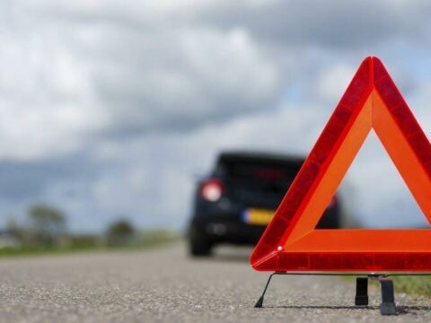 Bakıda sərnişinlər DƏHŞƏT YAŞADI – Avtobus işıq dirəyinə çırpıldı – VİDEO