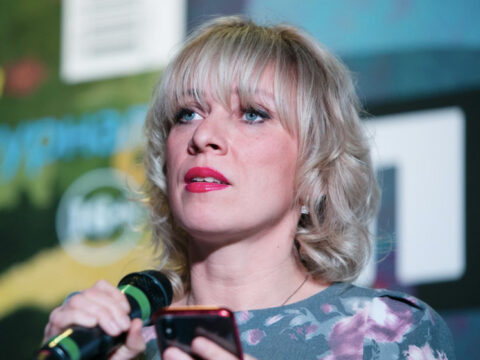 Mariya Zaxarova Milad bayramı mahnısı üçün şeir yazıb…