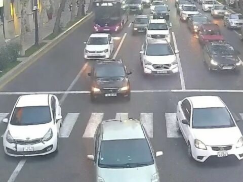 Bakının bir sıra yollarında sıxlıq müşahidə olunur