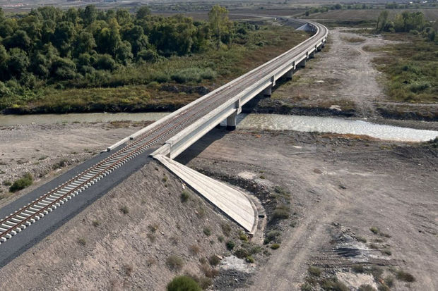 Güneyli millət vəkili İran-Azərbaycan sərhədində tikilən Ağbənd körpüsünə baş çəkib