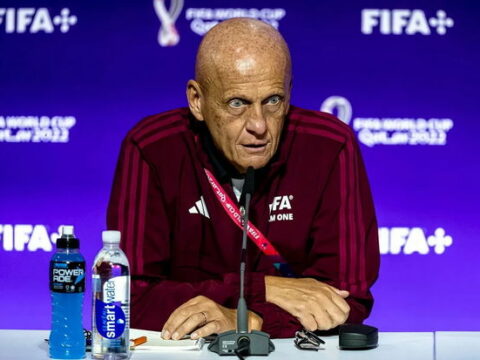 Məşhur hakim Kollina dünya futbolunun rəhbərlərinə yalvardı