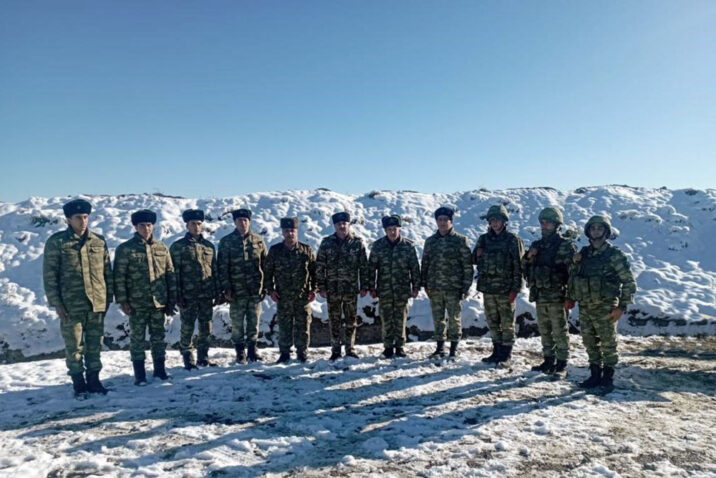 Çətin ərazilərdə xidmət edən hərbçilərlə görüş