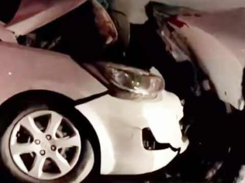 Bakıda minik avtomobili avtobusla toqquşdu