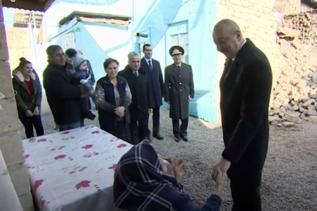 Şamaxıda baş verən zəlzələdə evi dağılan Saray nənə Prezident ilə görüşündən danışıb