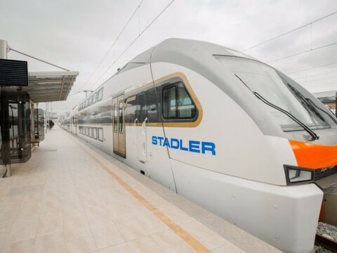 Bakı-Pirşağı-Sumqayıt qatarı elektrik kəsintisinə görə yolda qalıb