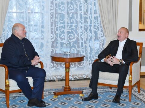 İlham Əliyev Lukaşenko ilə görüşdü