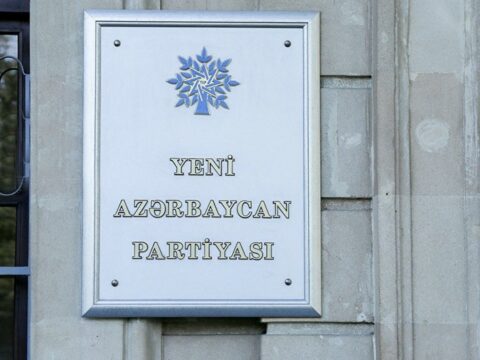 YAP 50 min seçicinin imzası olduğu vərəqələri MSK-ya təqdim edib