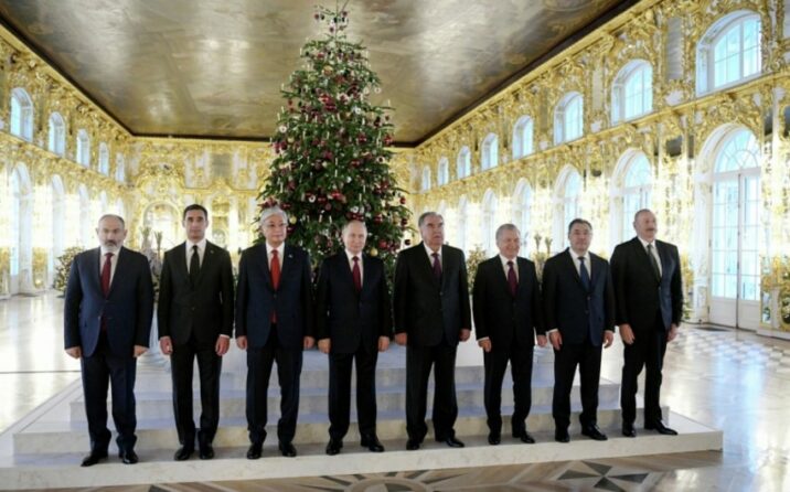 MDB dövlət başçıları qeyri-rəsmi sammitin keçiriləcəyi Peterhofa gəliblər MDB dövlət başçıları qeyri-rəsmi sammitin keçiriləcəyi Peterhofa gəliblər