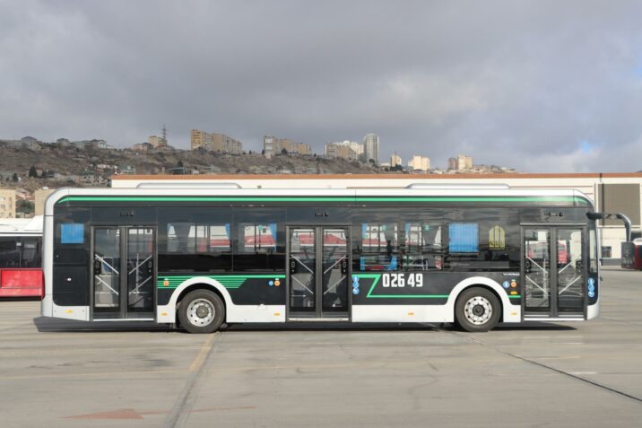 Bakıya sınaq məqsədilə növbəti elektrik mühərrikli avtobus gətirilib