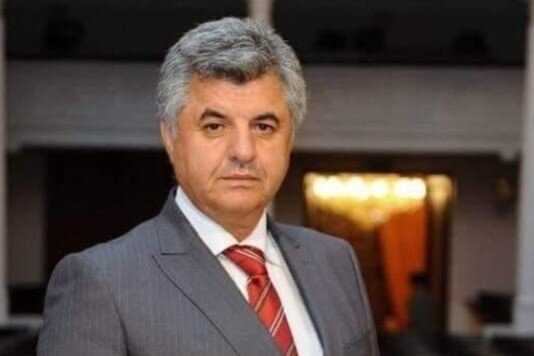 “Qoyduğu tamaşalar səviyyəsizdir, yaradıcı heyət də ondan narazıdır” – Teatr direktoru