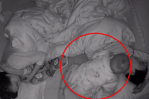 Xorultudan yata bilməyən körpənin atasını qəribə susdurma yolu – VİDEO