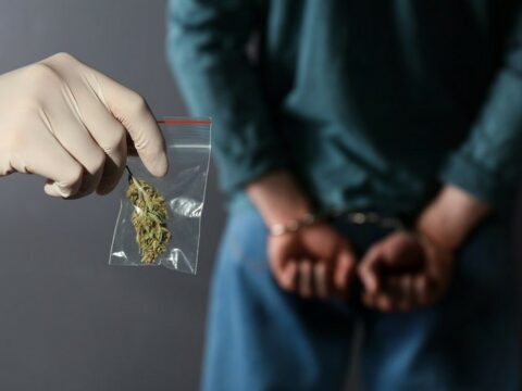 İran vətəndaşı Naxçıvanda istintaq təcridxanasında saxlanılan həmyerlisinə narkotik keçirməyə cəhd edib