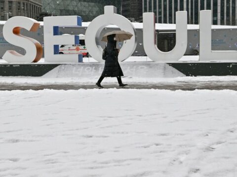 Koreya paytaxtında son 42 ilin ən güclü qarı yağıb