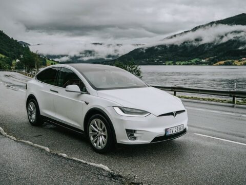 Elektrikli avtomobil dünyada ən çox satılan minik avtomobili ola bilər