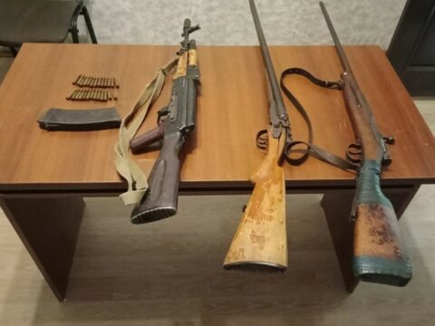 Polis vətəndaşlardan qanunsuz saxlanılan avtomat və tüfənglər götürüb