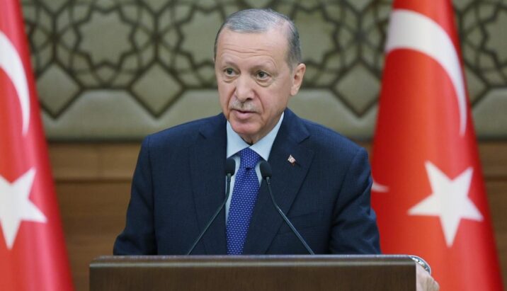 Ərdoğan CHP liderindən aldığı təzminatı hərbi fonda bağışladı