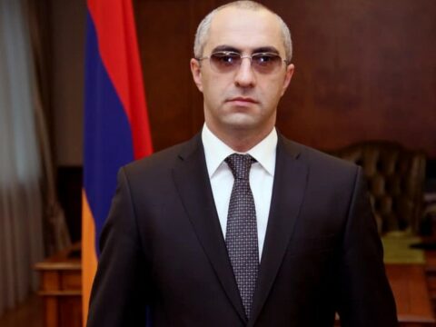 Paşinyan Armavirin qubernatorunu istefaya göndərib