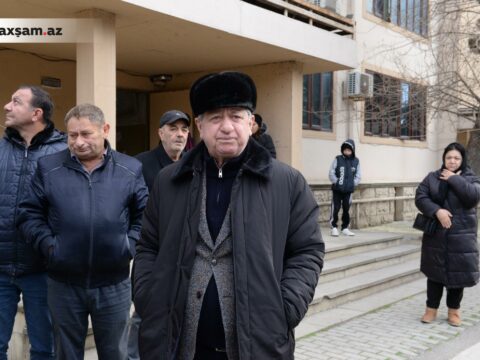 Əməkdar artistin dəfninə sadəcə onlar gəldi