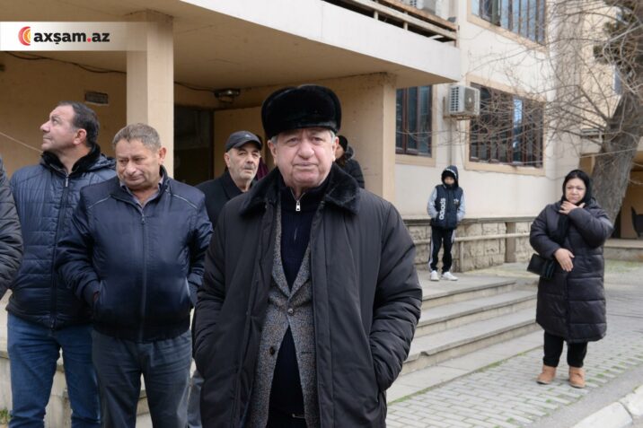 Əməkdar artistin dəfninə sadəcə onlar gəldi