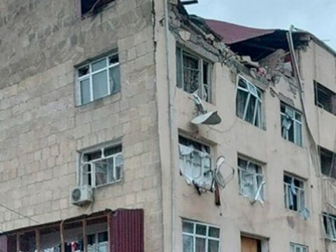 Ötən il Biləsuvarda qaz sızması nəticəsində dağıntıya məruz qalan bina sökülür