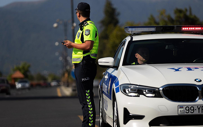 Yol polisi sürət həddini aşma ilə bağlı sürücülərə müraciət edib Yol polisi sürət həddini aşma ilə bağlı sürücülərə müraciət edib
