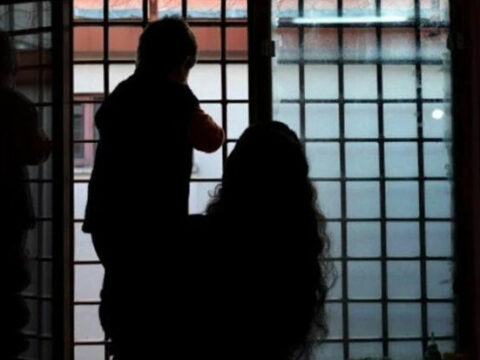 Ərini öldürən Əfsanə həbsxanada ana oldu