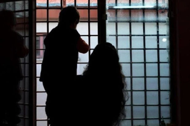 Ərini öldürən Əfsanə həbsxanada ana oldu