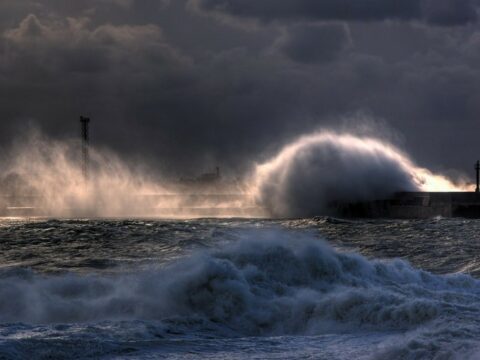 Azərbaycanda fırtınalı hava şəraiti ilə bağlı gəmilərə xəbərdarlıq edilib