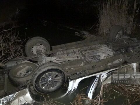 Dövlət Məşğulluq Agentliyinin xidməti avtomobili qəzaya düşüb