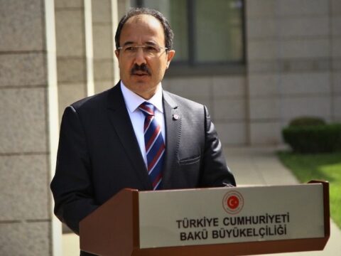Türkiyənin Azərbaycandakı səfirliyində bayraqlar yarıya endirilib