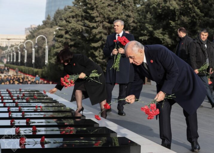 Dövlət və hökumət rəsmiləri Şəhidlər Xiyabanında Dövlət və hökumət rəsmiləri Şəhidlər Xiyabanında
