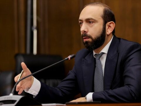 Ermənistan XİN başçısı səfirlərlə sülh gündəmini müzakirə edib