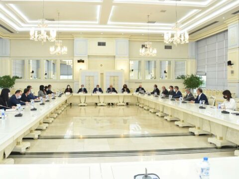 Parlamentdə ictimai dinləmələr niyə keçirilir?