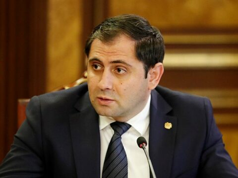 Ermənistan müdafiə naziri Qazaxıstana gedib