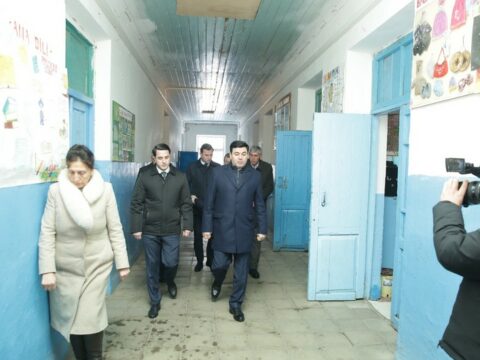 Xaçmazda sinif otağına qar-yağış suları dolan məktəb üçün yeni bina inşa olunacaq