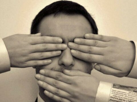 AŞPA həqiqətləri görmür: Ermənistanda mediaya hücumlara göz yumulur