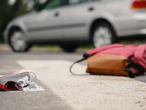 Bakıda gənc qızı avtomobil vurub