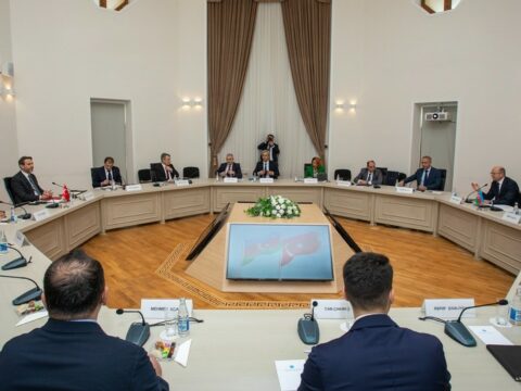 Azərbaycan Türkiyə ilə “yaşıl enerji” körpüsünün yaradılmasını müzakirə edib